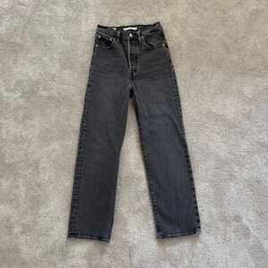 Levi's Women's Straight Leg Jeans in Washed Black